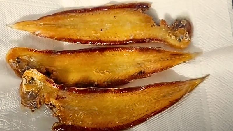 cach-chien-kho-ca-luoi-trau-vang-gion-ngon-hao-com