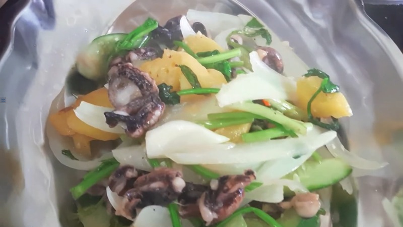 cach-lam-ve-muc-xao-chua-ngot-khong-bi-tanh-thom-ngon