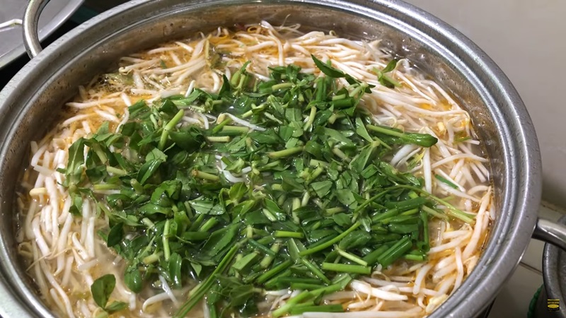 Cách nấu canh chua cá chàm cho bữa cơm gia đình