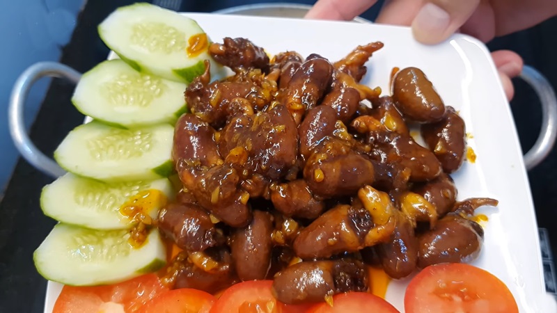 hao-com-voi-mon-tim-ga-khia-nuoc-dua-dam-da-bat-vi