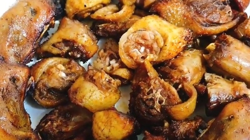 Tự làm món cổ gà chiên bằng nồi chiên không dầu tại nhà