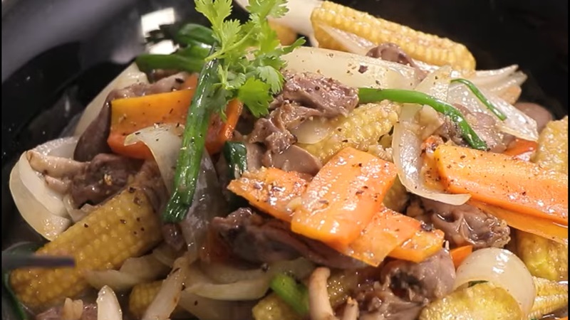Cách làm tim gà xào bắp non cực ngon miệng