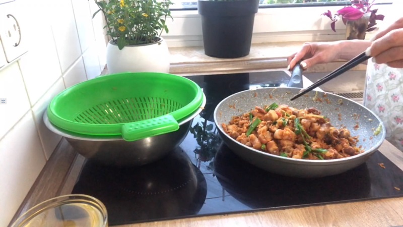 cach-lam-thit-ba-chi-xao-ruoc-kho-thom-ngon-kho-cuong